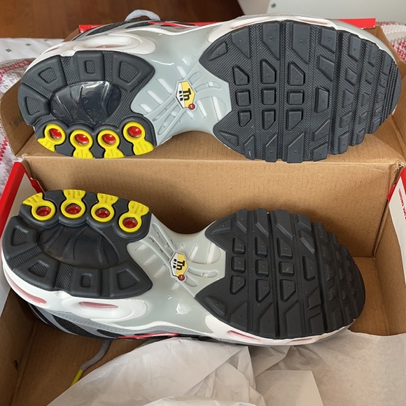 Nike Air Max Plus (GS) DK Smoke grey/white 6Y - Picture 2 of 4